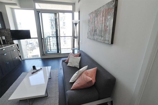 3012 - 290 Adelaide St W, Condo with 1 bedrooms, 1 bathrooms and 0 parking in Toronto ON | Image 3