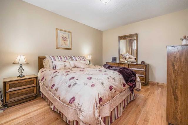 163 White Pine Cres, House detached with 3 bedrooms, 2 bathrooms and 3 parking in Waterloo ON | Image 15