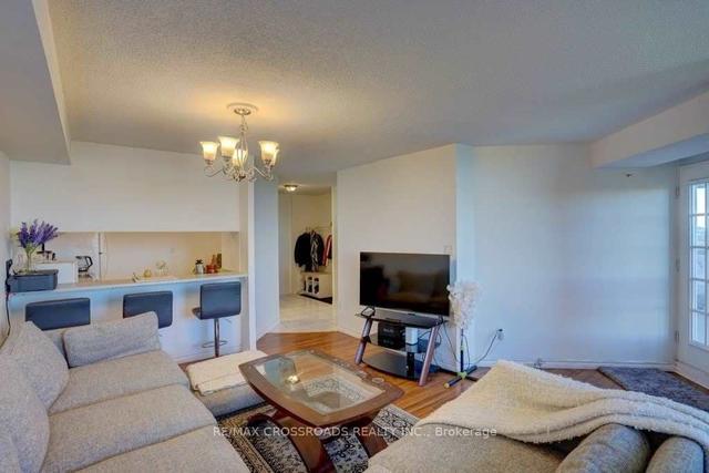 2010 - 236 Albion Rd, Condo with 3 bedrooms, 2 bathrooms and 1 parking in Toronto ON | Image 3