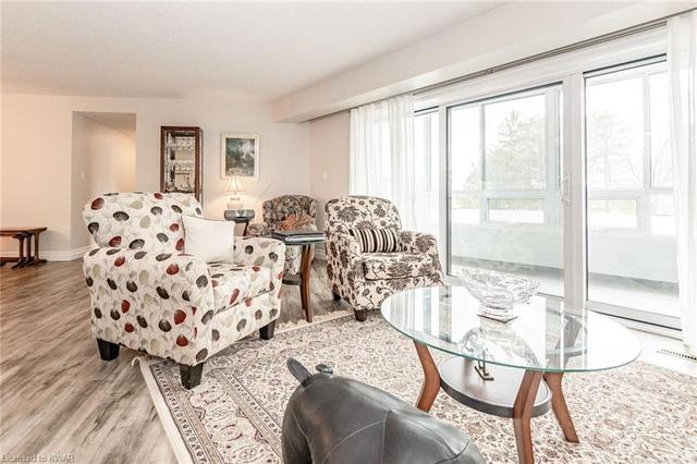 205 - 250 Glenridge Drive, House attached with 3 bedrooms, 2 bathrooms and 1 parking in Waterloo ON | Image 9