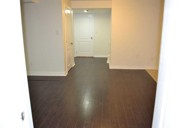 49 Miracle Tr, House detached with 2 bedrooms, 1 bathrooms and 1 parking in Brampton ON | Image 5