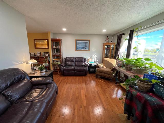 9612 91a Avenue, House detached with 5 bedrooms, 2 bathrooms and 5 parking in Grande Prairie AB | Image 10