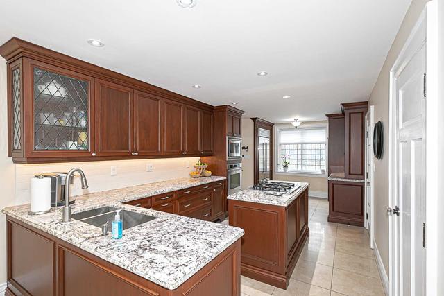 555 Military Tr, House detached with 4 bedrooms, 3 bathrooms and 13 parking in Toronto ON | Image 5