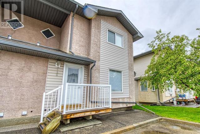 135, - 10150 121 Avenue, House attached with 2 bedrooms, 2 bathrooms and 2 parking in Grande Prairie AB | Card Image