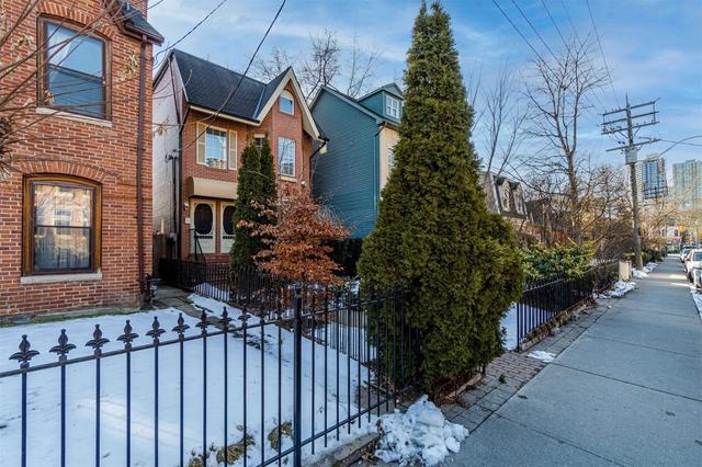 327 Wellesley St E, House detached with 6 bedrooms, 4 bathrooms and 2 parking in Toronto ON | Image 12