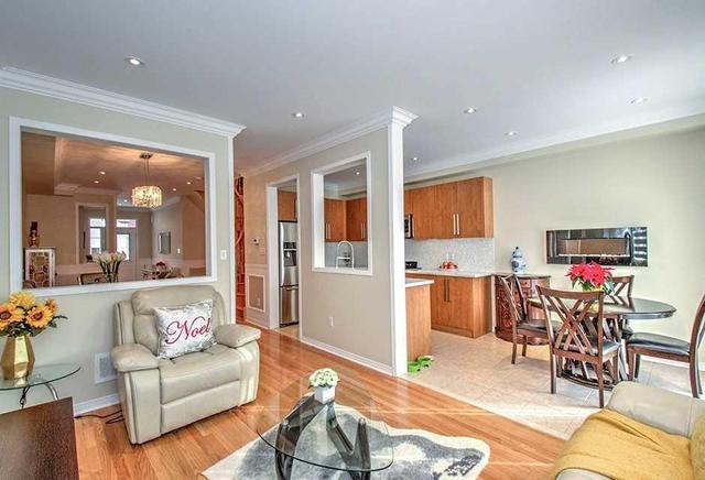 80 Pacific Rim Crt, House attached with 3 bedrooms, 3 bathrooms and 2 parking in Richmond Hill ON | Image 8