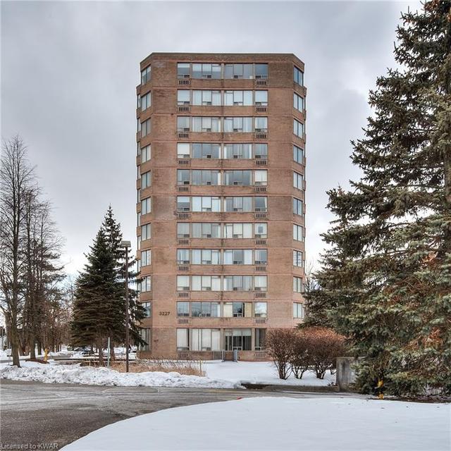 903 - 3227 King Street E, House attached with 2 bedrooms, 2 bathrooms and 1 parking in Kitchener ON | Image 4