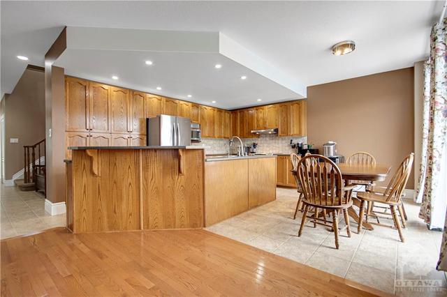 2136 Valenceville Crescent, House detached with 4 bedrooms, 3 bathrooms and 6 parking in Ottawa ON | Image 12