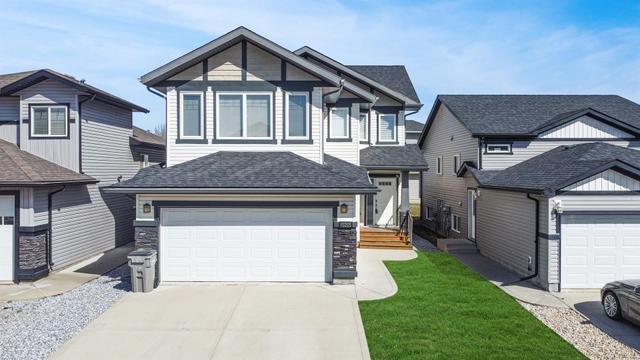 10205 87 Street, House detached with 4 bedrooms, 3 bathrooms and 4 parking in Grande Prairie AB | Image 1