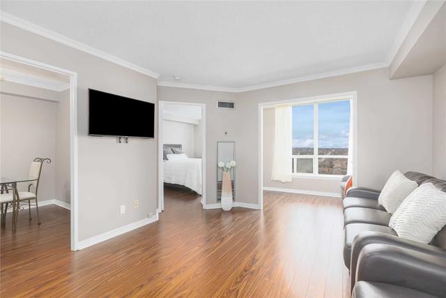 1114 - 711 Rossland Rd E, Condo with 1 bedrooms, 1 bathrooms and 1 parking in Whitby ON | Image 2