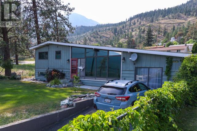 383 Pine Street, House detached with 3 bedrooms, 2 bathrooms and null parking in Lillooet BC | Image 2