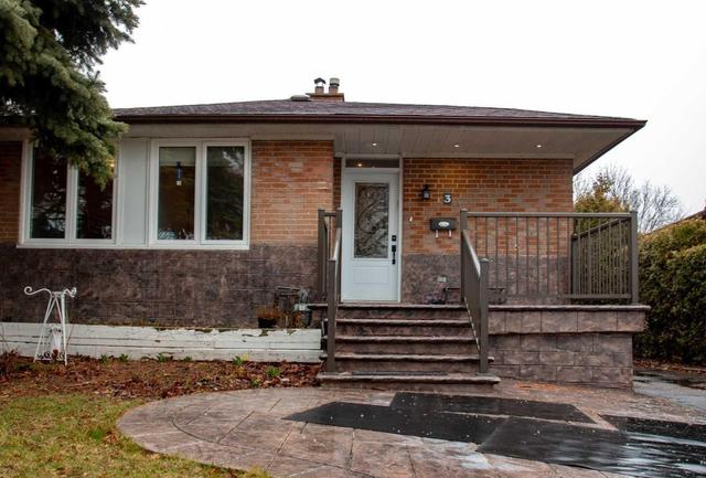 3 Collinson Blvd, House detached with 3 bedrooms, 2 bathrooms and 4 parking in Toronto ON | Image 1