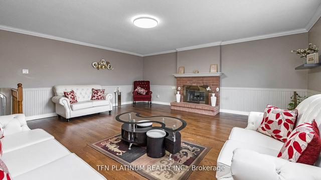 46 Colchester Ave, House detached with 3 bedrooms, 4 bathrooms and 4 parking in Brampton ON | Image 36