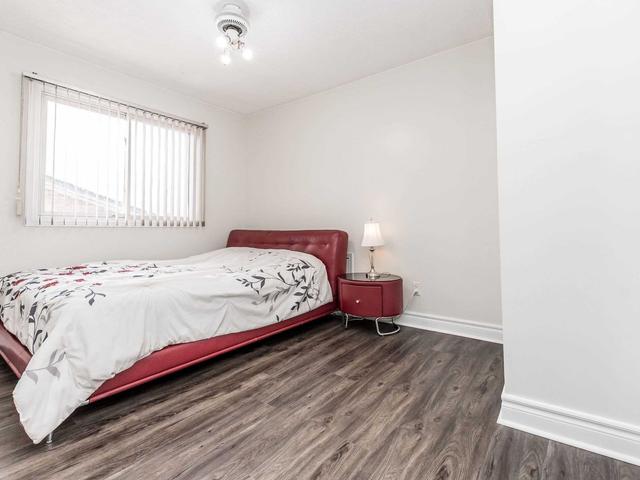 35 Camberley Cres, House semidetached with 3 bedrooms, 2 bathrooms and 4 parking in Brampton ON | Image 14