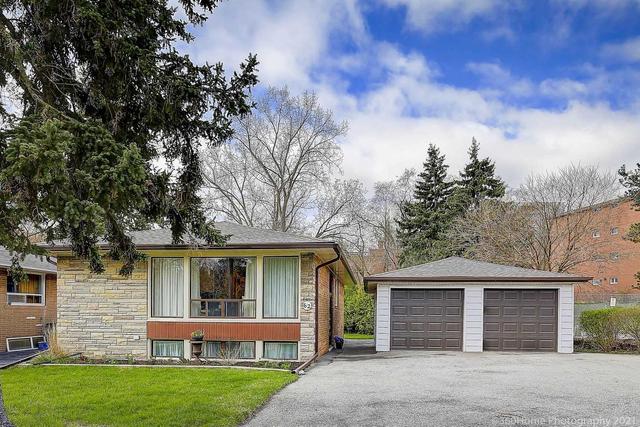 62 Coe Hill Dr, House detached with 3 bedrooms, 1 bathrooms and 5 parking in Toronto ON | Image 1