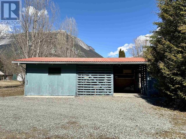 1966 Mackenzie 20 Highway, House detached with 3 bedrooms, 1 bathrooms and null parking in Central Coast C BC | Image 5