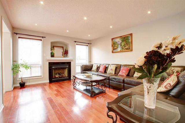 827 Thompson Rd S, House semidetached with 4 bedrooms, 4 bathrooms and 3 parking in Milton ON | Image 33
