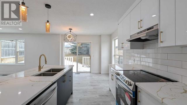 102 Somercrest Circle Sw, House detached with 5 bedrooms, 3 bathrooms and 2 parking in Calgary AB | Image 10