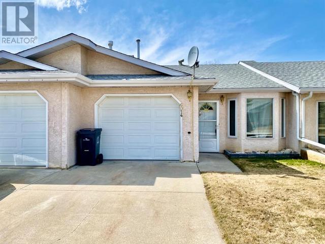 6014 58a Street, House attached with 1 bedrooms, 1 bathrooms and 2 parking in Rocky Mountain House AB | Card Image