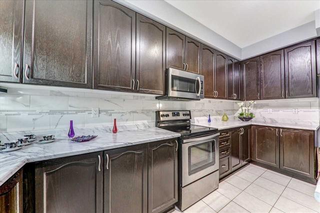 105 Matthewson Ave, House attached with 3 bedrooms, 3 bathrooms and 3 parking in Bradford West Gwillimbury ON | Image 9