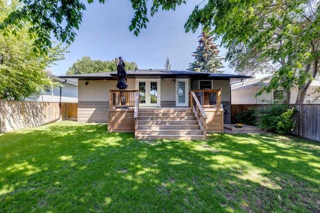 419 49 Avenue Sw, House detached with 5 bedrooms, 2 bathrooms and 2 parking in Calgary AB | Image 39