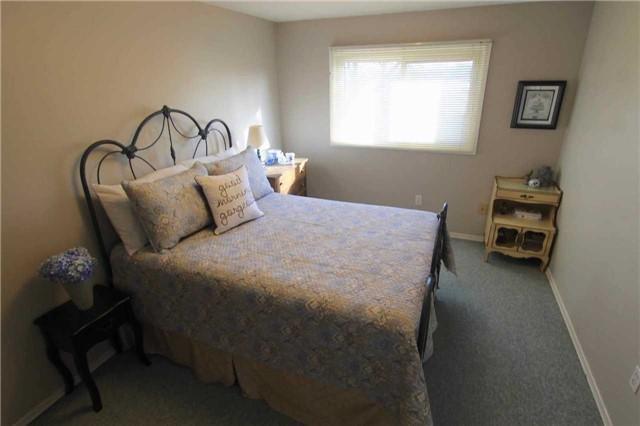 855 Hyland St, House attached with 3 bedrooms, 2 bathrooms and 4 parking in Whitby ON | Image 14