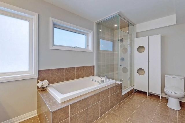 11 Locust Lodge Gdns, House attached with 3 bedrooms, 3 bathrooms and 1 parking in Toronto ON | Image 9