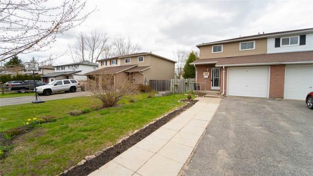 106 Mowat Cres, House semidetached with 2 bedrooms, 3 bathrooms and 2 parking in Barrie ON | Image 1