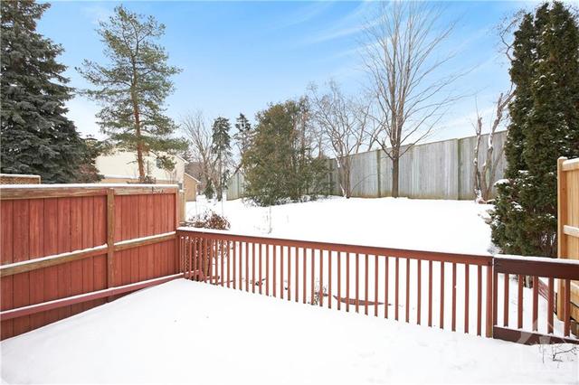 152 Presland Road, Townhouse with 3 bedrooms, 2 bathrooms and 3 parking in Ottawa ON | Image 23