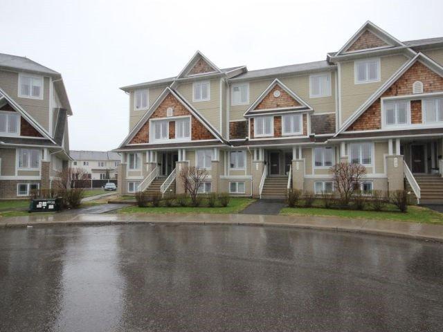 618 Lakeridge Dr, Condo with 2 bedrooms, 3 bathrooms and 2 parking in Ottawa ON | Image 1