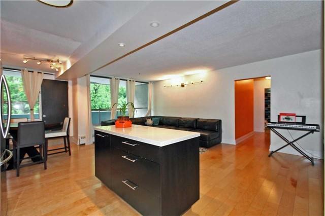 404 - 65 Southport St, Condo with 3 bedrooms, 2 bathrooms and 1 parking in Toronto ON | Image 8