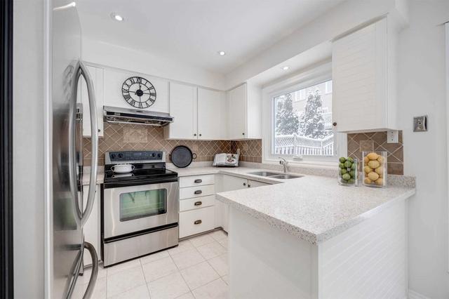 111 Gordon Rowe Cres, House detached with 4 bedrooms, 4 bathrooms and 4 parking in Richmond Hill ON | Image 3