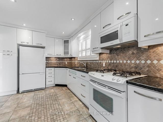92 Searle Ave, House detached with 3 bedrooms, 2 bathrooms and 4 parking in Toronto ON | Image 7