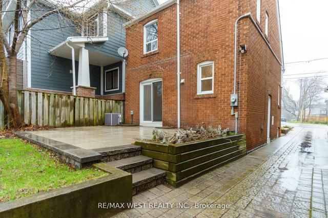146 Fallingbrook Rd W, House detached with 2 bedrooms, 1 bathrooms and 2 parking in Toronto ON | Image 4