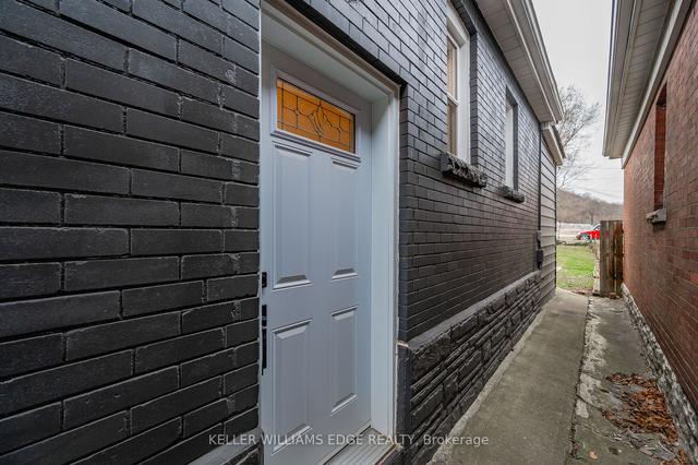 218 Rosslyn Ave S, House detached with 2 bedrooms, 2 bathrooms and 2 parking in Hamilton ON | Image 25