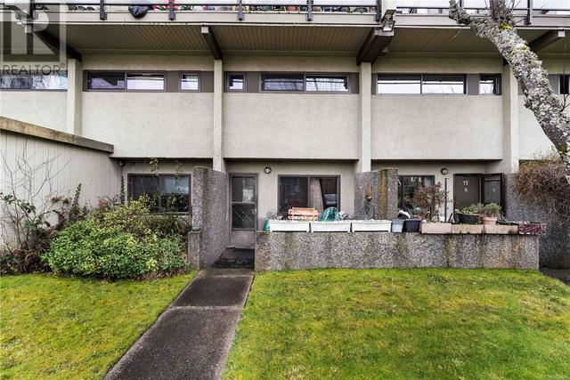 9 - 477 Lampson St, Condo with 3 bedrooms, 1 bathrooms and 1 parking in Esquimalt BC | Image 4