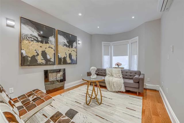 36 Lockwood Rd, House detached with 5 bedrooms, 5 bathrooms and 1 parking in Toronto ON | Image 2