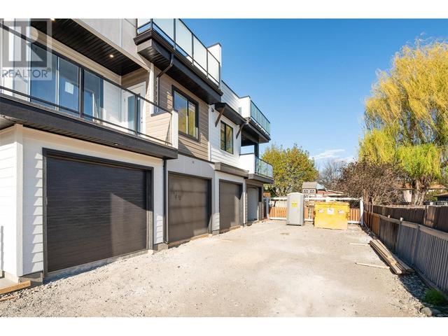 857 Kinnear Court, House attached with 3 bedrooms, 2 bathrooms and 1 parking in Kelowna BC | Image 49