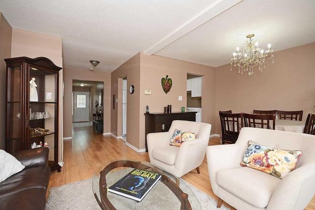 24 - 2004 Glenada Cres, Townhouse with 3 bedrooms, 3 bathrooms and 2 parking in Oakville ON | Image 5