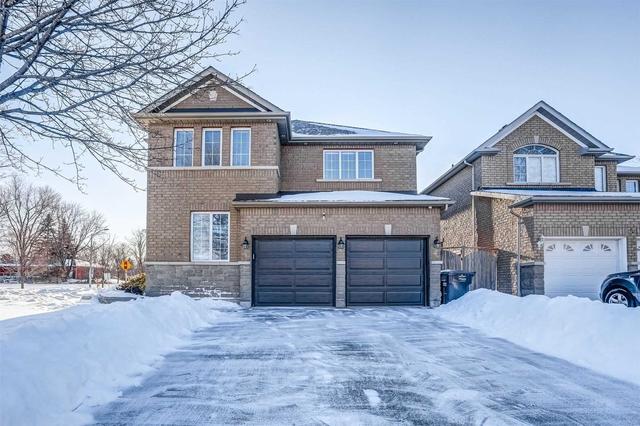 22 Summer Valley Dr, House detached with 4 bedrooms, 3 bathrooms and 4 parking in Brampton ON | Image 2