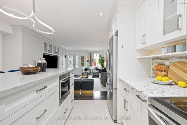 141 Christie St, House detached with 3 bedrooms, 6 bathrooms and 1 parking in Toronto ON | Image 3