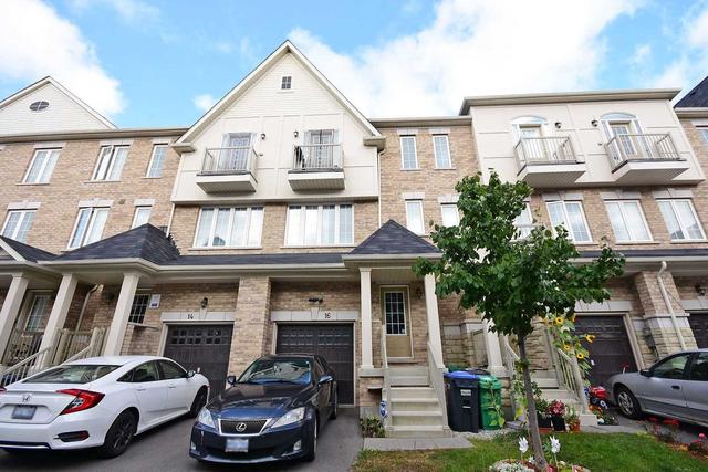 16 Kayak Hts, House attached with 3 bedrooms, 2 bathrooms and 2 parking in Brampton ON | Image 1