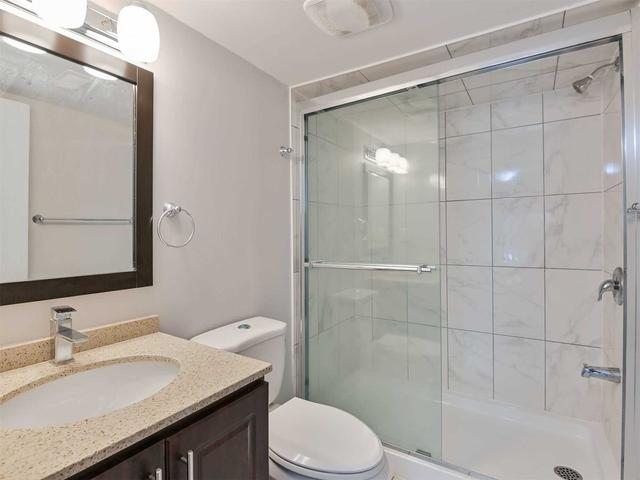 40 Collins Cres, Townhouse with 3 bedrooms, 3 bathrooms and 2 parking in Brampton ON | Image 8
