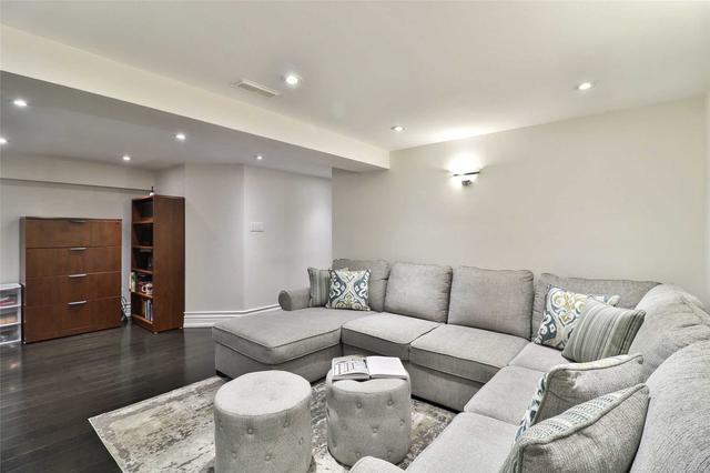 974 Blairholm Ave, House semidetached with 3 bedrooms, 2 bathrooms and 4 parking in Mississauga ON | Image 22