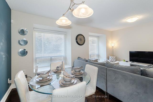 16 - 16 Carleton Pl, Townhouse with 3 bedrooms, 2 bathrooms and 2 parking in Brampton ON | Image 4