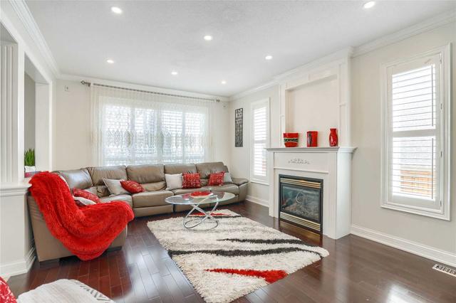 8 Weston Cres, House detached with 5 bedrooms, 5 bathrooms and 6 parking in Ajax ON | Image 2