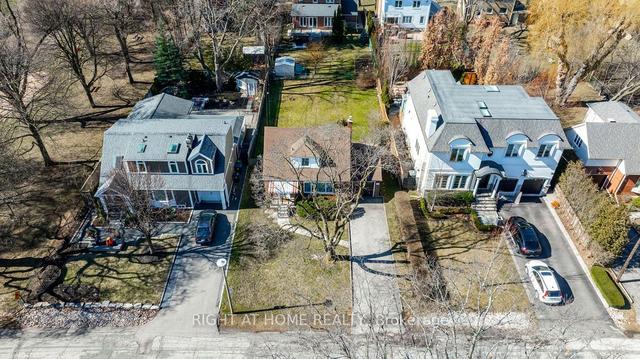 38 Chestnut Hills Pkwy, House detached with 3 bedrooms, 1 bathrooms and 4 parking in Toronto ON | Image 12