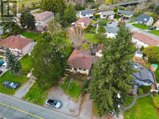 920 Lodge Ave, House detached with 4 bedrooms, 2 bathrooms and 3 parking in Saanich BC | Image 2