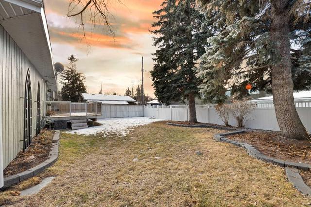 112 Lake Linnet Close Se, Home with 5 bedrooms, 3 bathrooms and 3 parking in Calgary AB | Image 35