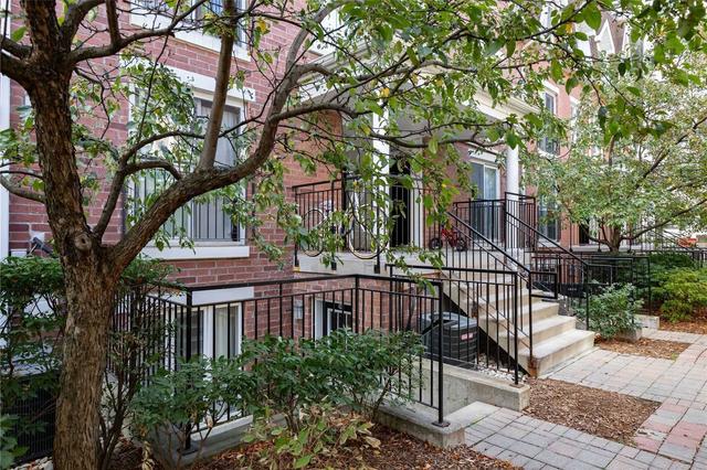 th918 - 16 Laidlaw St, Townhouse with 2 bedrooms, 1 bathrooms and 0 parking in Toronto ON | Image 1